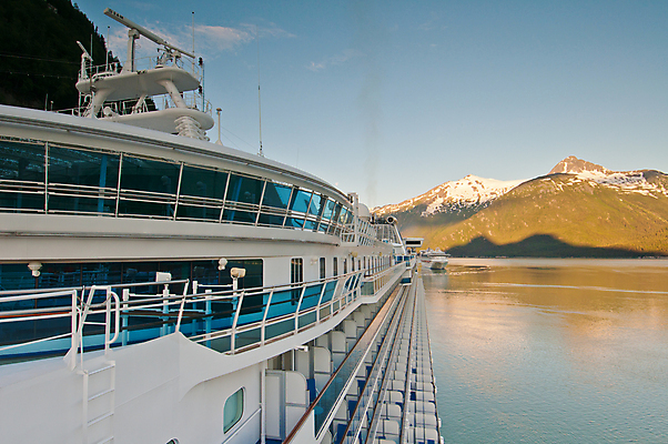 포토 JPG 해외이미지 공원 여행 교통시설 자연 하늘 아침 휴가 산 풍경 사람없음 물 파란색 반사 일출 항구 얼음 미국 새벽 방 보트 크루즈 포트 닻 알래스카 그만 눈내림 해외포토 주간 자연요소 공공시설 컬러 교통 북아메리카 배_교통 눈_날씨 노을 시설 생태계 파일형식 이미지허브