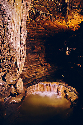 포토 JPG 해외이미지 공원 길 모래 여행 가이드 하늘 휴가 산 풍경 사람없음 야외 물 강 골짜기 계곡 폭포 사막 바위 터널 동굴 오솔길 부식 암초 사암 내추럴 전국 지질학 해외포토 자연요소 직업 공공시설 교육 자연 돌_바위 파일형식 이미지허브