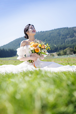 포토 JPG 주간 전신 여자 행복 신부 부케 웨딩드레스 결혼 하늘 한명 미소 들기 앉기 초원 20대 성인 야외 앞모습 옆모습 제주도 눈감음 한국인 소프트포커스 성인여자한명만 웨딩촬영 국내포토 자연요소 1 드레스 감정 뷰포인트 꽃다발 모션 한국 촬영기법 표정 사람 동양인 이벤트 청년 기념사진 여자한명만 성인여자만 파일형식