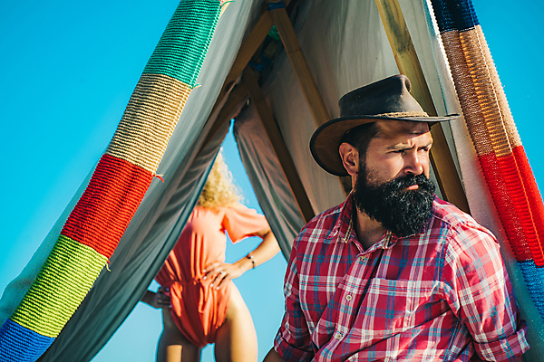 포토 JPG 해외이미지 모델 라이프스타일 디자인 남자 여행 비즈니스 자연 하늘 휴가 휴식 아파트 주택 항해 텐트 한명 야외 장식 유행 힘 놀이방 캠핑 방 하이킹 분노 시골 비즈니스맨 오두막 캠핑장 주말 DIY 심각 핸드메이드 해외포토 1 감정 컨셉 배_교통 레저 캠핑도구 사람 취미 건물 생활 직장인 생태계 파일형식 이미지허브