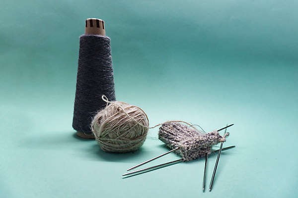 포토 JPG 해외이미지 실내 사람없음 뜨개질 털실 파란배경 실타래 대바늘 해외포토 백그라운드 취미 내부 파란색 실 파일형식 이미지허브