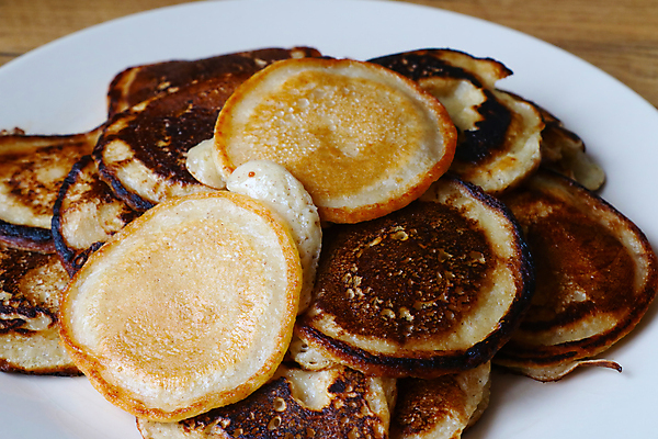 포토 JPG 해외이미지 전통 접시 영어 음식 백그라운드 다이어트 탁자 디저트 건강 요리 사람없음 노란색 쌓기 케이크 식사 저녁식사 튀김 신선 황금 달콤 맛 아침식사 굽기 브런치 솜털 팬케이크 점심식사 러시아인 얇은 페스츄리 핸드메이드 크레이프 맛있는 해외포토 서양인 문자 식기 빵 컬러 가구 컨셉 모션 구이 파일형식 이미지허브