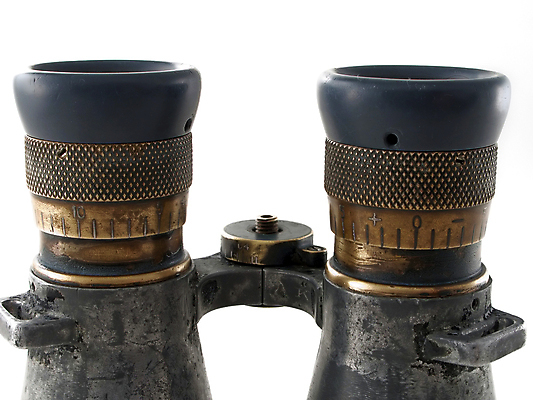 포토 JPG 해외이미지 1 응시 백그라운드 컨셉 유리 사람없음 쌍안경 장비 탐험 흰색 기구 관찰 확대 오브젝트 검색 시력 감시 발견 고립 광학 해외포토 시선 컬러 모션 재질 망원경 파일형식 이미지허브