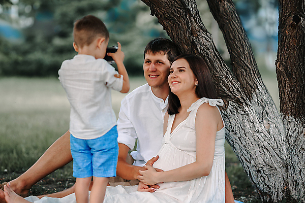 포토 JPG 해외이미지 행복 감정 아들 얼굴 어린이 포즈 가족 관계 청소년 자연 놀이 엄마 휴식 함께함 사랑 웃음 소년 야외 세명 사진촬영 우정 임신 흰색 표현 아기 아빠 결합 발사 해외포토 남자 컬러 컨셉 표정 사람 신체부위 친구 촬영 생태계 파일형식 이미지허브
