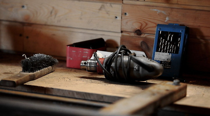 포토 JPG 해외이미지 직업 비즈니스 사람없음 목재 금속 도구 붓 업무 작업실 제조 파일 정비공 솜씨 옛날 작업대 톱밥 해외포토 나무 재료 재질 작업 기술자 가루 파일형식 이미지허브