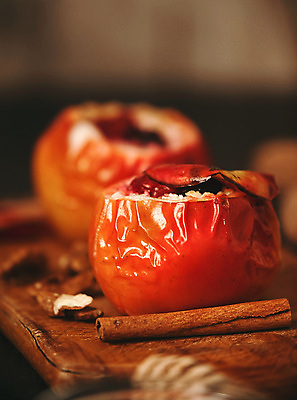 포토 JPG 해외이미지 접시 음식 백그라운드 크리스마스 겨울 과일 휴가 디저트 건강 사람없음 빨간색 식사 견과류 막대기 달콤 사과 굽기 꿀 폭식 섞기 시나몬 핸드메이드 그래놀라 맛있는 해외포토 식기 계절 기념일 컬러 맛 구이 파일형식 이미지허브