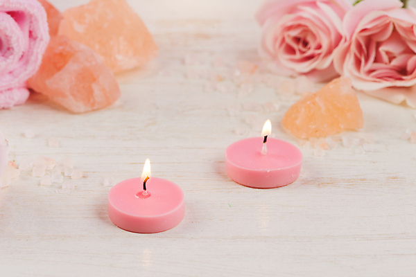 포토 JPG 해외이미지 꽃 실내 사람없음 수건 스파 향초 아로마테라피 입욕소금 나무배경 해외포토 식물 백그라운드 초 내부 위생용품 미용용품 소금 테라피 파일형식 이미지허브