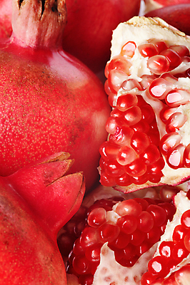 포토 JPG 해외이미지 음식 조각 백그라운드 농업 과일 디저트 건강 사람없음 빨간색 컬러풀 정원 식사 주스 신선 닫기 달콤 맛 자르기 먹기 석류 비타민 강렬 단절 숙성 작살 채식주의자 맛있는 해외포토 산업 음료 컬러 컨셉 모션 채식 영양소 파일형식 이미지허브