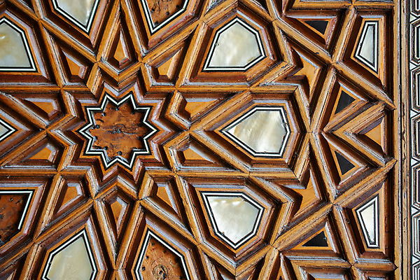 포토 JPG 해외이미지 디자인 여행 패턴 건축양식 엄마 추상 이스탄불 미술 동양인 사람없음 목재 장식 숫자 궁전 골동품 업무 화려 역사 클래식 질감 판화 기하학 동쪽 장인 칠면조 수공예 이국적 제국 하렘 튀르키예 해외포토 나무 문자 건축 아시아 컨셉 고건축 무늬 재료 가족 조류 문화예술 인종 작업 공예 방향 파일형식 이미지허브