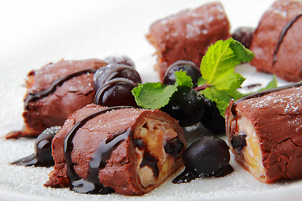 포토 JPG 해외이미지 접시 열매 음식 잎 과일 포장 부분 딸기 포도 디저트 요리 동양인 사람없음 초록색 뷰티 갈색 초콜릿 일본 식사 초밥 회 흰색 달콤 맛 가루 설탕 크림 준비 롤 동쪽 슈가파우더 맛있는 해외포토 식물 식기 아시아 컬러 컨셉 인종 방향 일본음식 파일형식 이미지허브