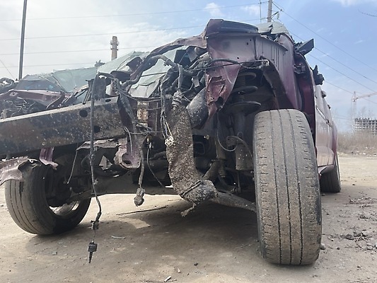포토 JPG 해외이미지 외관 조각 컨셉 교통시설 자동차 유리 거리 사람없음 야외 가로 금속 손상 운전 닫기 결과 폐기물 파편 충돌 사건 고장 버리기 서비스 충격 문제 보험 보닛 찌그러짐 구김 깨짐 땅바닥 부주의 비극 재앙 적자 소름 해외포토 감정 육상교통 교통 모션 재질 바닥 쓰레기 시설 파일형식 이미지허브