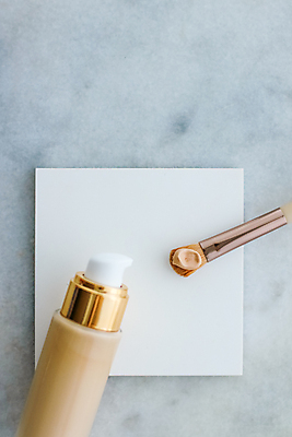 포토 JPG 해외이미지 종이 사람없음 하이앵글 화장품 메이크업브러쉬 비비크림 파운데이션 목업 해외포토 뷰포인트 뷰티 붓 파일형식 이미지허브