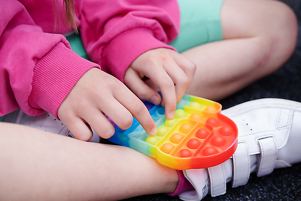 포토 JPG 해외이미지 어린이 무지개 손가락 학교 놀이 휴식 스트레스 관리 취미 사람없음 컬러풀 장난감 유행 유치원 거품 게임 감각 닫기 실리콘 인기 팝 정신건강 해외포토 자연요소 손 교육 컬러 컨셉 모션 건강 사람 파일형식 이미지허브