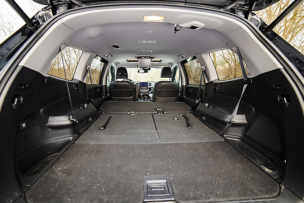 포토 JPG 해외이미지 디자인 여행 가방 교통시설 자동차 새로움 부츠 실내 사람없음 내부 경제 우주 운전 짐 화물 오픈 큼 지역 보험 수하물 자동 해외포토 잡화 육상교통 교통 신발 컨셉 모션 운송업 크기 시설 파일형식 이미지허브