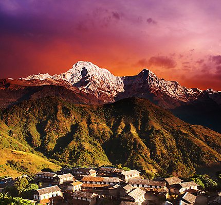 포토 JPG 해외이미지 여행 자연 하늘 아침 산 주택 경사 사람없음 빨간색 초록색 빛 컬러풀 농장 마을 일출 환경 얼음 일몰 등산 트래킹 흰색 시골 숲 빙하 오르기 네팔 공상 산악지대 웅장함 절정 히말라야 눈내림 해외포토 주간 자연요소 아시아 컬러 농업 모션 레저 눈_날씨 건물 노을 생태계 파일형식 산맥 이미지허브