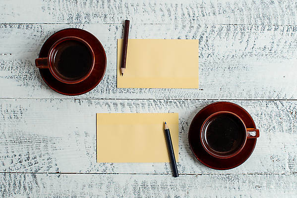 포토 JPG 해외이미지 종이 탁자 사람없음 스마트폰 연필 쪽지 공책 공백 키보드 기록 커피잔 해외포토 커피 가구 문구용품 학용품 잔 핸드폰 스마트기기 필기구 파일형식 이미지허브