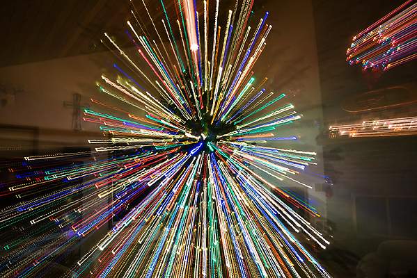 포토 JPG 해외이미지 나무 디자인 선 백그라운드 무지개 크리스마스 패턴 모션 추상 불꽃 조명 폭죽 미술 사람없음 장식 빨간색 파란색 빛 컬러풀 크리스마스트리 우주 에너지 축하 야간 소프트포커스 폭발 보케 문학 장노출 파열 빛망울 광 블러 특별함 효과 해외포토 자연요소 식물 기념일 컬러 컨셉 무늬 불 문화예술 촬영기법 파일형식 이미지허브