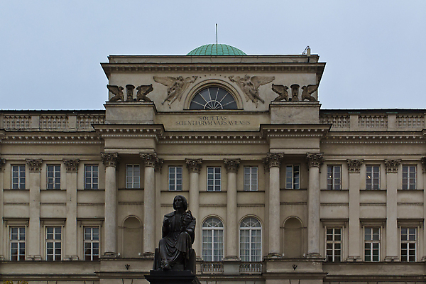 포토 JPG 해외이미지 나무 외관 유럽 시계 조각 과학 벤치 건축양식 창문 학교 하늘 천사 바닥 사람없음 야외 건물 초록색 파란색 조각상 숫자 흰색 기둥 화려 역사 사자 빌라 대학교 광택 청동 폴란드 옛날 바르샤바 해외포토 식물 문자 건축물 교육 건축 나라 컬러 컨셉 의자 포유류 주택 조형물 파일형식 이미지허브