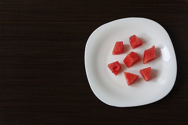 포토 JPG 해외이미지 열매 음식 조각 백그라운드 다이어트 디저트 수박 건강 사람없음 어둠 흰색 신선 달콤 맛 내추럴 숙성 채식주의자 해외포토 식물 컬러 컨셉 과일 채식 파일형식 이미지허브