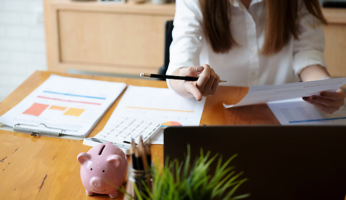 포토 JPG 해외이미지 직업 손 여자 종이 백그라운드 컨셉 비즈니스 그래프 사람 사람없음 금융 경제 노트북 컴퓨터 사무실 자료 계산기 비즈니스맨 수학 계산 계획 책상 분석 보고서 경영자 문서 투자 회계 계좌 관리자 세금 수입 예산 프로젝트 회계사 해외포토 남자 가구 교과목 문구용품 신체부위 전자제품 장비 직장인 리더 파일형식 이미지허브