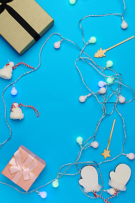 포토 JPG 해외이미지 전통 디자인 계절 행복 리본 백그라운드 크리스마스 겨울 탁자 휴가 새해 선물 이벤트 사람없음 장식 상자 크리스마스트리 화환 흰색 축하 인사 신용카드 정상 연도 파란배경 카피스페이스 크리스마스배경 해외포토 기념일 꽃 감정 컬러 가구 컨셉 금융 파란색 공백 예절 파일형식 이미지허브