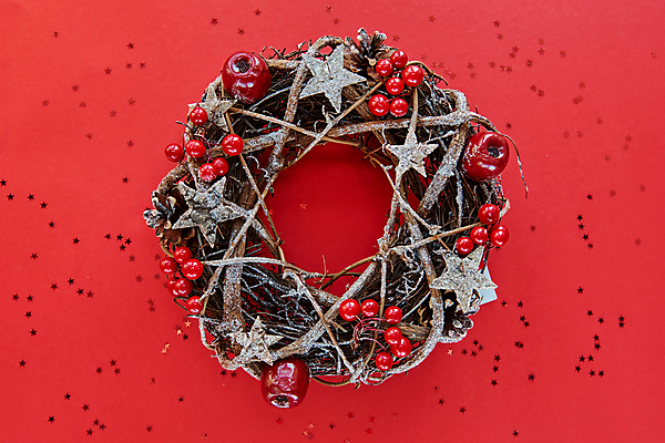 포토 JPG 해외이미지 나무 디자인 열매 종이 크리스마스 겨울 교실 수업 휴가 새해 관리 창조 미술 사람 이벤트 취미 사람없음 장식 빨간색 초록색 화환 흰색 나뭇가지 축하 인사 소나무 작업실 공예 꽃집 심볼 수공예 DIY 고립 핸드메이드 미니멀리스트 해외포토 식물 계절 교육 기념일 꽃 컬러 컨셉 학교 문화예술 상점 예절 파일형식 이미지허브