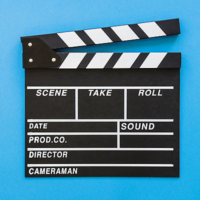 포토 JPG 해외이미지 실내 사람없음 클래퍼보드 영화 파란배경 영화소품 해외포토 백그라운드 문화예술 내부 파란색 오브젝트 파일형식 이미지허브