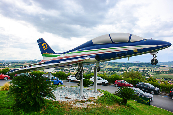 포토 JPG 해외이미지 산업 여행 이동 날개 교통시설 모션 하늘 비행기 풍경 사람없음 파란색 공항 항공 속도 제트기 승객 대패 착륙 해외포토 컬러 교통 컨셉 항공교통 대중교통 시설 파일형식 이미지허브