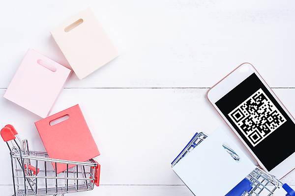 포토 JPG 해외이미지 실내 사람없음 스마트폰 쇼핑 쇼핑백 쇼핑카 미니어처 오브젝트 흰배경 온라인쇼핑 모바일쇼핑 QR코드 해외포토 백그라운드 가방 내부 핸드폰 스마트기기 모형 카트 흰색 온라인 파일형식 이미지허브