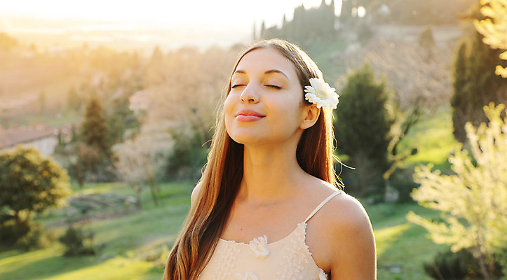 포토 JPG 해외이미지 공원 여자 꽃 행복 얼굴 요가 자연 휴식 건강 한명 미소 사람 야외 가로 초록색 여름 뷰티 평화 일몰 봄 기쁨 낭만 에너지 자유 신선 시간 닫기 호흡 순수 명상 귀 히스패닉 내추럴 브라질사람 해외포토 식물 1 웰빙 계절 공공시설 감정 컬러 컨셉 모션 표정 신체부위 노을 생태계 파일형식 이미지허브