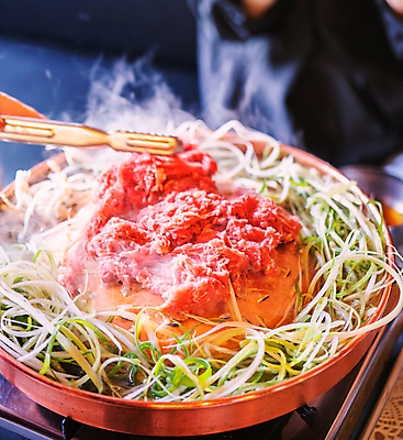 포토 JPG 해외이미지 한식 실내 집게 사람없음 아웃포커스 불고기 끓이기 소불고기 파채불고기 해외포토 음식 모션 촬영기법 내부 파일형식 이미지허브