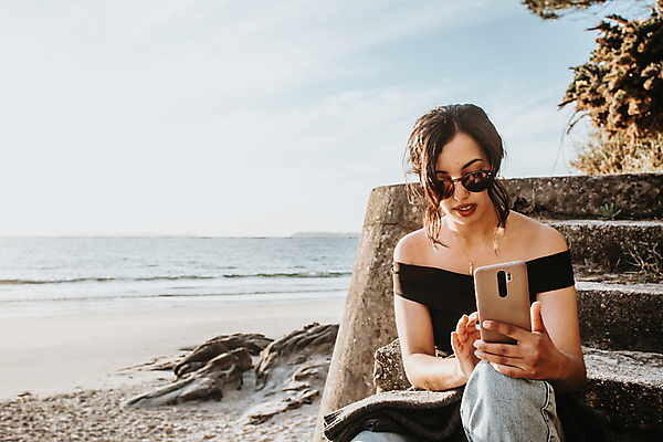 포토 JPG 해외이미지 모델 학생 응시 여학생 여자 교육 행복 얼굴 스포츠 흑인 학교 고글 건강 한명 미소 사람 인종 여러명 야외 스마트폰 스터디 평화 산책 기쁨 표현 피부 만족 대학교 보여주기 다민족 골 다국적 셀프 필승 혼혈 자극 해외포토 서양인 1 시선 감정 다수 컨셉 모션 휴식 표정 신체부위 핸드폰 스마트기기 학습 우승 다문화 파일형식 이미지허브