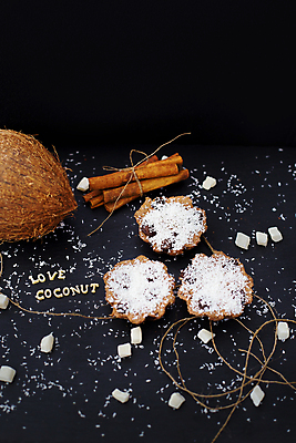 포토 JPG 해외이미지 1 영어 종이 음식 조각 백그라운드 부분 디저트 요리 사람없음 컵 갈색 과자 케이크 초콜릿 식사 어둠 빵집 흰색 대접 달콤 맛 아침식사 유혹 컵케이크 굽기 먹기 오브젝트 싱글 흰배경 머핀 코코넛 코코아 점심식사 고립 브라우니 페스츄리 해로움 핸드메이드 솔깃 맛있는 해외포토 문자 식기 음료 빵 컬러 컨셉 과일 모션 상점 구이 파일형식 이미지허브