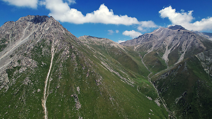 포토 JPG 해외이미지 구름 여행 이동 자연 하늘 새로움 산 안테나 풍경 사람없음 야외 초록색 여름 태양 환경 골짜기 하이킹 안개 정상 숲 암초 내추럴 드론 절정 카자흐스탄 해외포토 자연요소 계절 아시아 컬러 컨셉 통신 레저 날씨 생태계 파일형식 이미지허브
