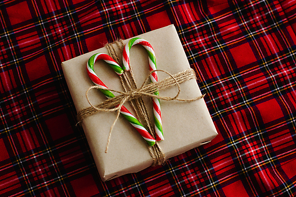 포토 JPG 해외이미지 행복 종이 밧줄 백그라운드 크리스마스 겨울 포장 지팡이 휴가 새로움 새해 기념 발렌타인데이 막대사탕 사탕 선물 사랑 사람없음 빨간색 초록색 상자 검은색 놀람 줄무늬 하트 시골 축하 달콤 12월 연도 활 친환경 질감 체크무늬 새장 해피뉴이어 패키지 생태학 핸드메이드 해외포토 모양 계절 교육 기념일 감정 줄 컬러 컨셉 무늬 데이이벤트 디저트 표정 환경 새해인사 날짜 맛 케이지 파일형식 이미지허브