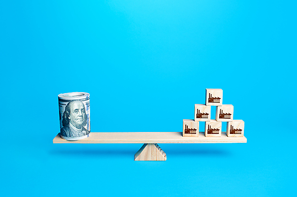 포토 JPG 해외이미지 산업 비즈니스 공장 사람없음 쌓기 여러개 블록 돈다발 균형 파란배경 시소 해외포토 다수 백그라운드 돈 공업 모션 파란색 놀이기구 파일형식 이미지허브