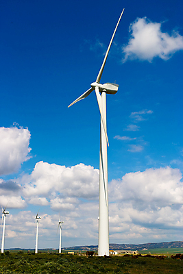 포토 JPG 해외이미지 밭 날개 자연 하늘 바람 미래 풍경 사람없음 야외 초록색 파란색 농장 힘 재활용 풍차 발전기 에너지 흰색 행운 칼날 오염 그린에너지 풍력에너지 보호 생태계 프로펠러 회전 공학 세대 유지 방앗간 돌리기 생태학 효율 해외포토 자연요소 교육 컬러 컨셉 농업 모션 날씨 발전소 친환경 파일형식 이미지허브