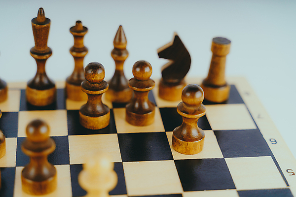 포토 JPG 해외이미지 교육 조각 놀이 성공 설계 경기 사람없음 숫자 경쟁 도전 게임 흰색 우승 그룹 방어 체스말 체스 선택 계획 왕 충돌 싸움 전쟁 패배 위치 체스판 전략 골 적 정복 정치 지능 힘찬 해외포토 문자 스포츠 컬러 컨셉 모션 어류 최고 말_게임 파일형식 이미지허브