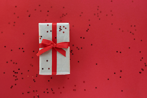 포토 JPG 해외이미지 디자인 기념일 리본 종이 백그라운드 크리스마스장식 크리스마스 포장 휴가 새해 기념 발렌타인데이 선물 이벤트 사람없음 장식 선물상자 빛 상자 파티 우주 축제 놀람 덮개 축하 신용카드 생일 연도 꽃가루 카피스페이스 해외포토 감정 컨셉 데이이벤트 표정 금융 공백 뚜껑 가루 파일형식 이미지허브