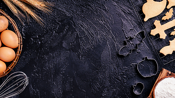 포토 JPG 해외이미지 행복 백그라운드 검은배경 사람없음 쿠키 계란 할로윈 밀가루 쿠키틀 버터 해외포토 감정 디저트 알 검은색 가루 제빵도구 파일형식 이미지허브