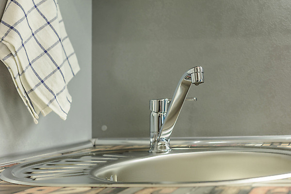 포토 JPG 해외이미지 1 디자인 가구 새로움 아파트 주택 실내 사람없음 내부 장식 물 빛 금속 주방 목욕 방 장비 욕실 흰색 고급 빨래 믹서 묘사 싱크대 수도꼭지 화장실 대야 고립 위생관리 정리함 철강 스타일 해외포토 자연요소 컬러 생활용품 컨셉 가사 재질 관리 건물 청결 개수대 파일형식 이미지허브