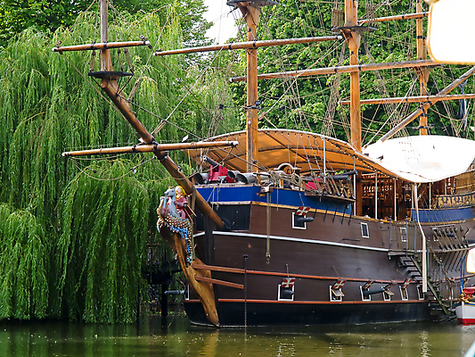 포토 JPG 해외이미지 전통 바다 요트 항해 덴마크 사람없음 목재 물 컬러풀 갈색 수확 골동품 보트 역사 재산 클래식 큼 크루즈 복고 함선 해적 포트 대포 발견 돛대 옛날 조작 코펜하겐 해외포토 자연요소 나무 무기 컬러 컨셉 농업 배_교통 재료 북유럽 금융 크기 도둑 파일형식 이미지허브