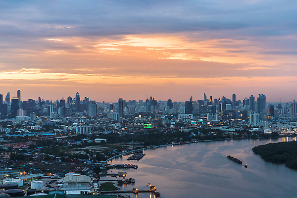 포토 JPG 해외이미지 구름 태국 하늘 사람없음 야외 강 도시풍경 일몰 도시 야간 방콕 전경 해외포토 자연요소 아시아 풍경 노을 파일형식 탑뷰 이미지허브