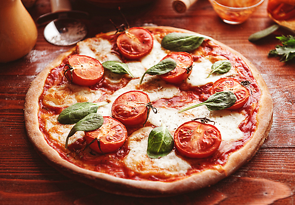 포토 JPG 해외이미지 전통 음식 백그라운드 토마토 채소 탁자 치즈 피자 패스트푸드 요리 사람없음 목재 빨간색 식사 저녁식사 이탈리아 맛 굽기 바질 마르게리타피자 모짜렐라치즈 채식주의자 해외포토 나무 유럽 컬러 가구 컨셉 재료 유제품 서양음식 인스턴트 구이 채식 파일형식 이미지허브