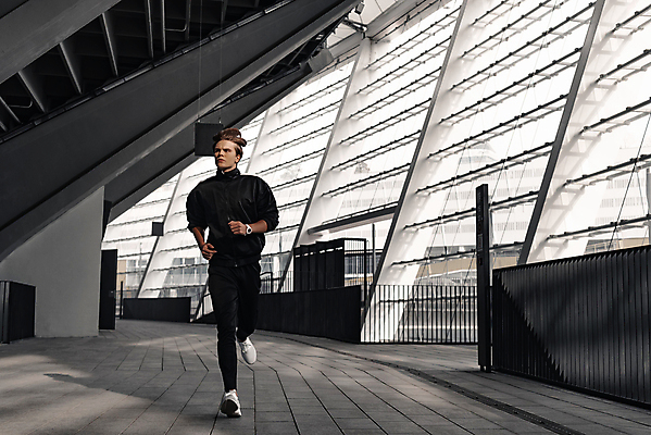 포토 JPG 해외이미지 라이프스타일 남자 실루엣 스포츠 모션 하늘 아침 건강 피곤 그림자 한명 사람 야외 달리기 조깅 운동 햇빛 일출 경기장 새벽 활발 바위 연습 근육질 격려 달리기선수 무료 카피스페이스 해외포토 주간 자연요소 1 감정 컨셉 스포츠시설 근육 촬영기법 생활 태양 노을 공백 돌_바위 몸매 육상선수 파일형식 이미지허브