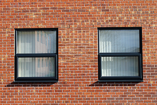 포토 JPG 해외이미지 커플 외관 건축양식 창문 유리 벽돌 직장 사람없음 건물 빨간색 사무실 햇빛 블라인드 쌍 해외포토 건축물 건축 컬러 회사 비즈니스 관계 재질 태양 커튼 파일형식 이미지허브