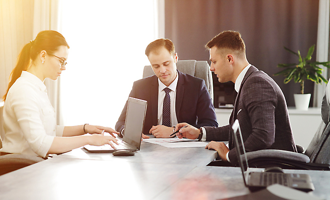 포토 JPG 해외이미지 직업 여자 남자 비즈니스 통신 회의 협력 설계 노동자 아이디어 함께함 대화 앉기 여러명 노트북 컴퓨터 사무실 업무 작업 비즈니스맨 비즈니스우먼 발표 그룹 계획 토론 종업원 동료 경영자 해외포토 다수 컨셉 관계 모션 말하기 사람 전자제품 직장인 리더 파일형식 이미지허브