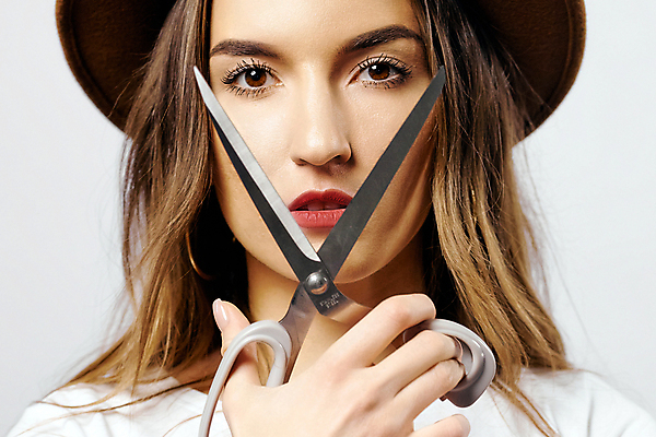 포토 JPG 해외이미지 모델 직업 헤어스타일 커플 응시 여자 행복 감정 얼굴 백그라운드 컨셉 청소년 갈색머리 직장 함께함 실내 한명 서기 미소 안전 사람 10대 사무실 뷰티 유행 의사 작업 화려 서비스 스타일 해외포토 1 시선 회사 비즈니스 관계 모션 표정 내부 신체부위 의료진 파일형식 이미지허브