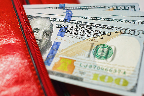 포토 JPG 해외이미지 1 종이 백그라운드 컨셉 지폐 돈 비즈니스 탁자 성공 사람없음 목재 금융 사무실 갈색 달러 검은색 쪽지 미국 저축 흰색 오픈 지갑 재산 정상 가죽 가득함 심볼 질감 투자 계산서 고립 수입 해외포토 나무 컬러 가구 북아메리카 재료 경제 파일형식 이미지허브