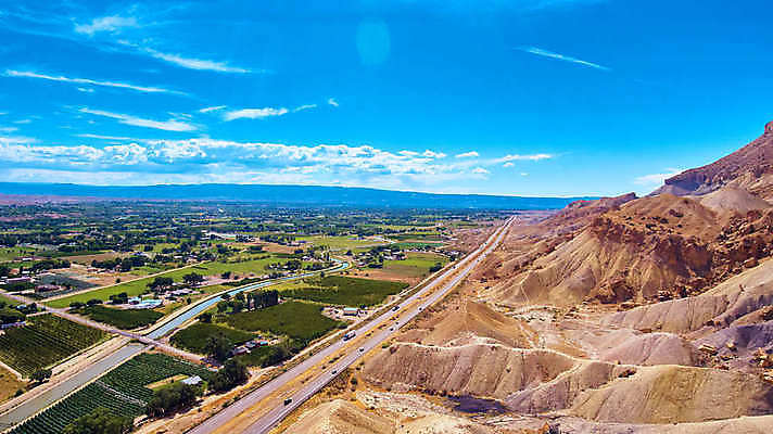 포토 JPG 해외이미지 구름 모래 바다 여행 하늘 휴가 산 파노라마 풍경 사람없음 물 여름 골짜기 계곡 맑음 사막 바위 도시 만 암초 해외포토 자연요소 계절 자연 날씨 촬영기법 돌_바위 파일형식 이미지허브